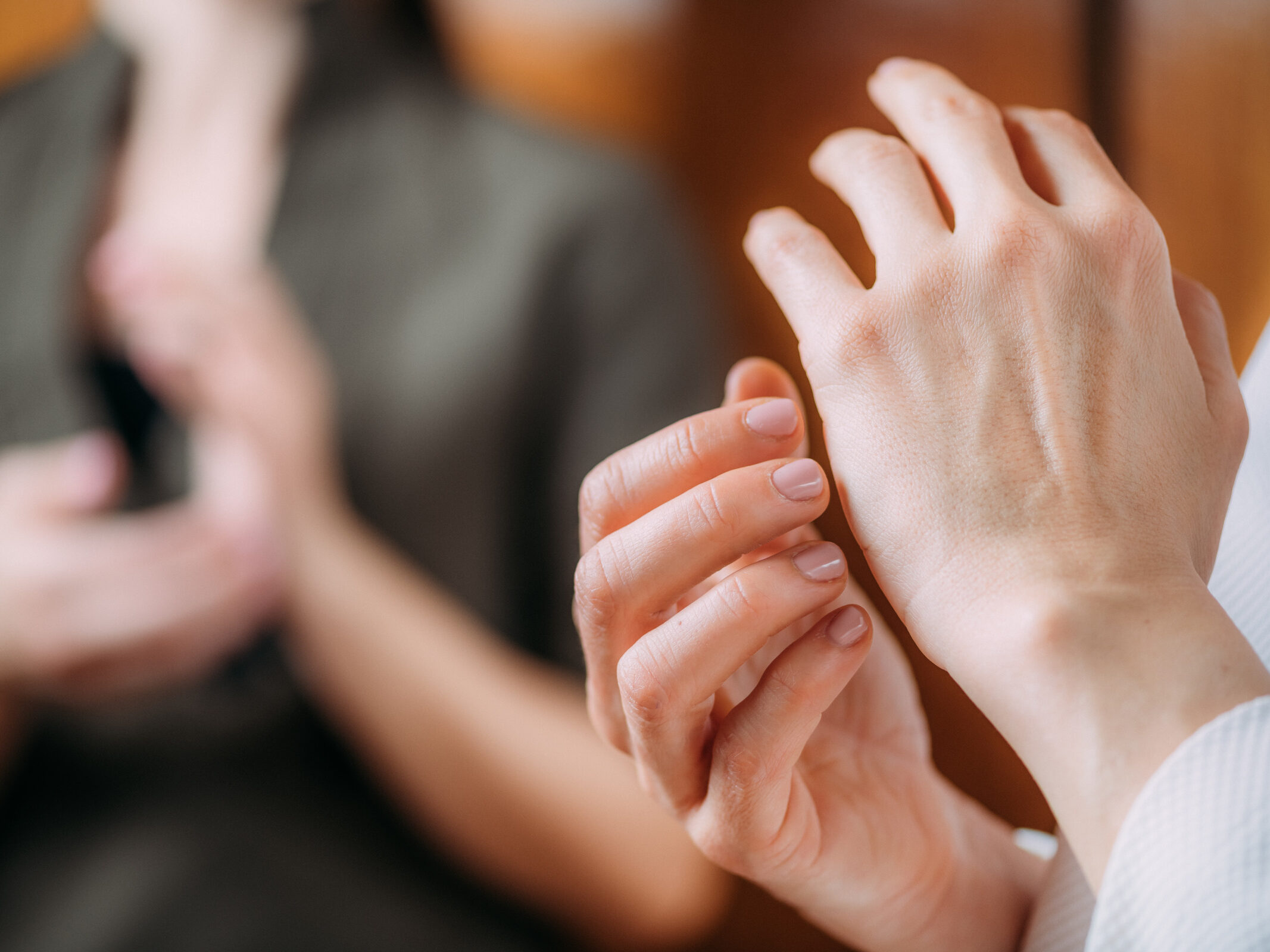 Massage bien-être Kinésiologie main Nadège Quimperlé EFT point